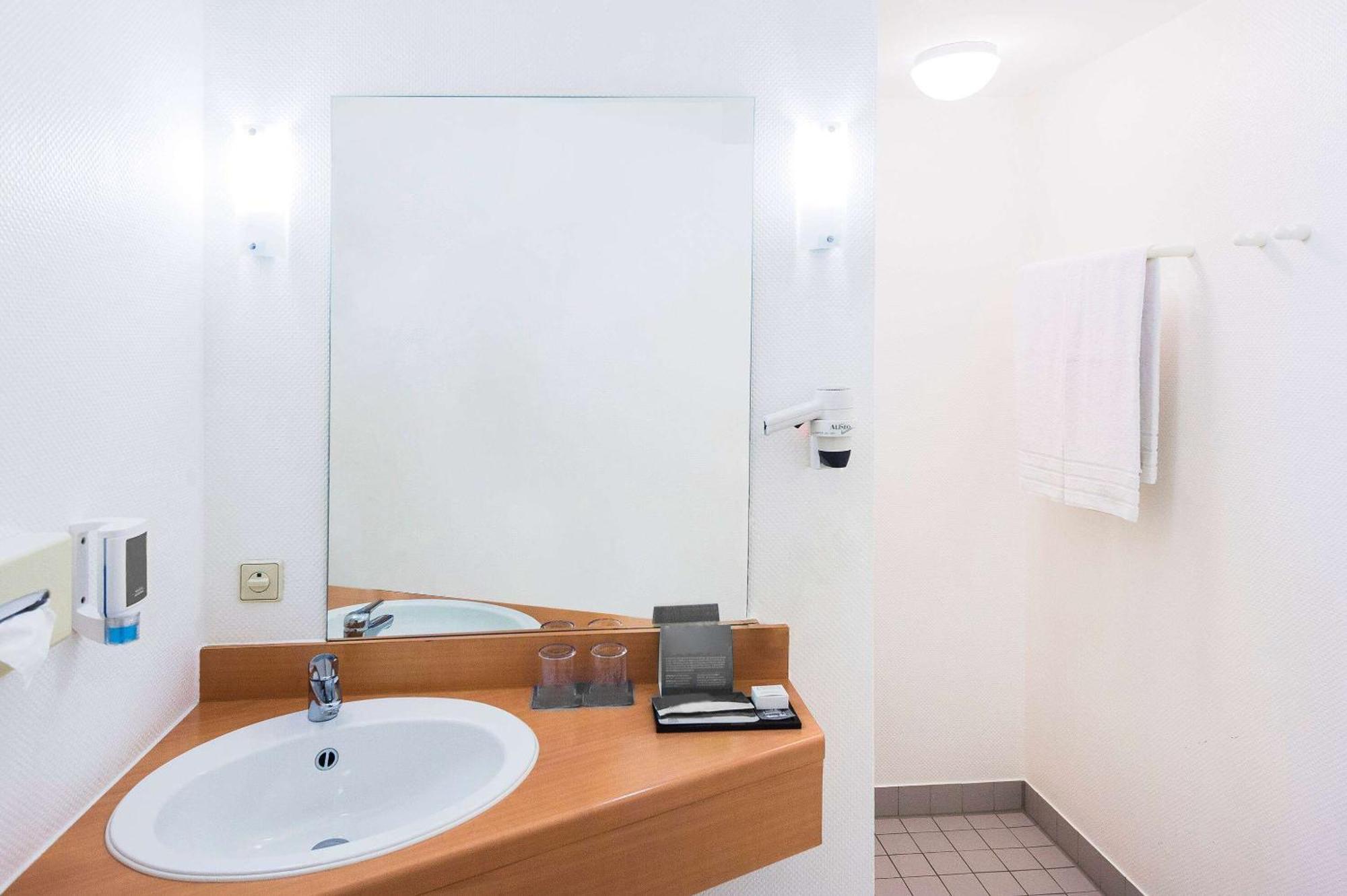 Hotel Bochum Wattenscheid Affiliated By Melia Екстер'єр фото